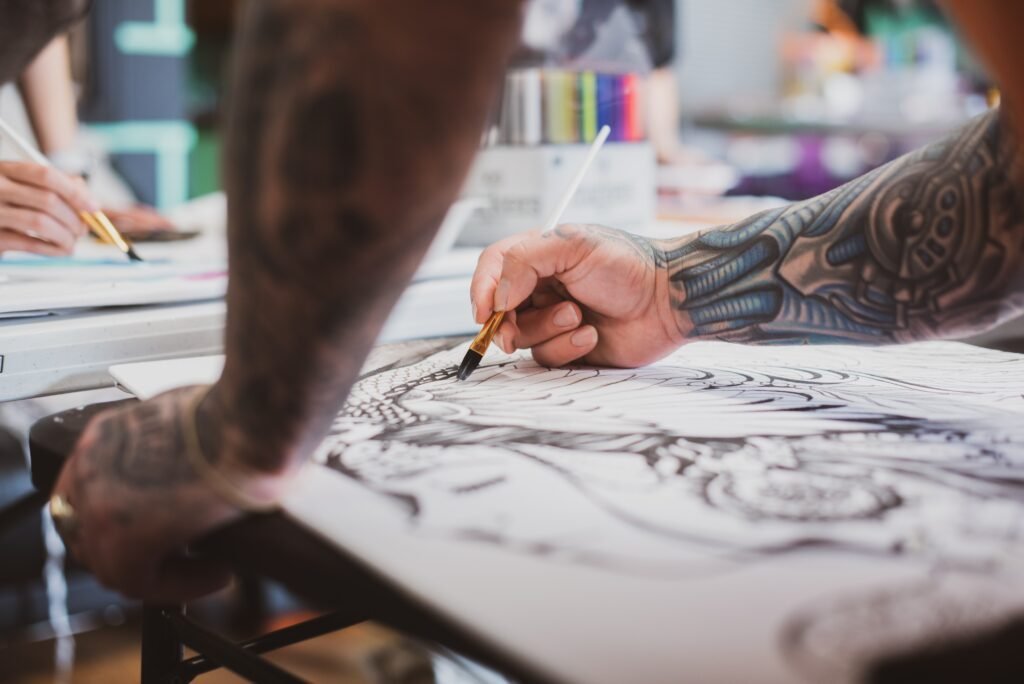 O passo a passo que você precisa para se tornar um tatuador profissional e ganhar dinheiro com sua arte por meio da tattoo.